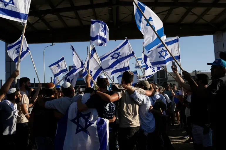  Israeli settlers rally outside the Sde Teiman detention site, protesting the investigation of soldiers accused of raping Palestinian detainees, in a show of support that underscores the growing normalization of impunity.  