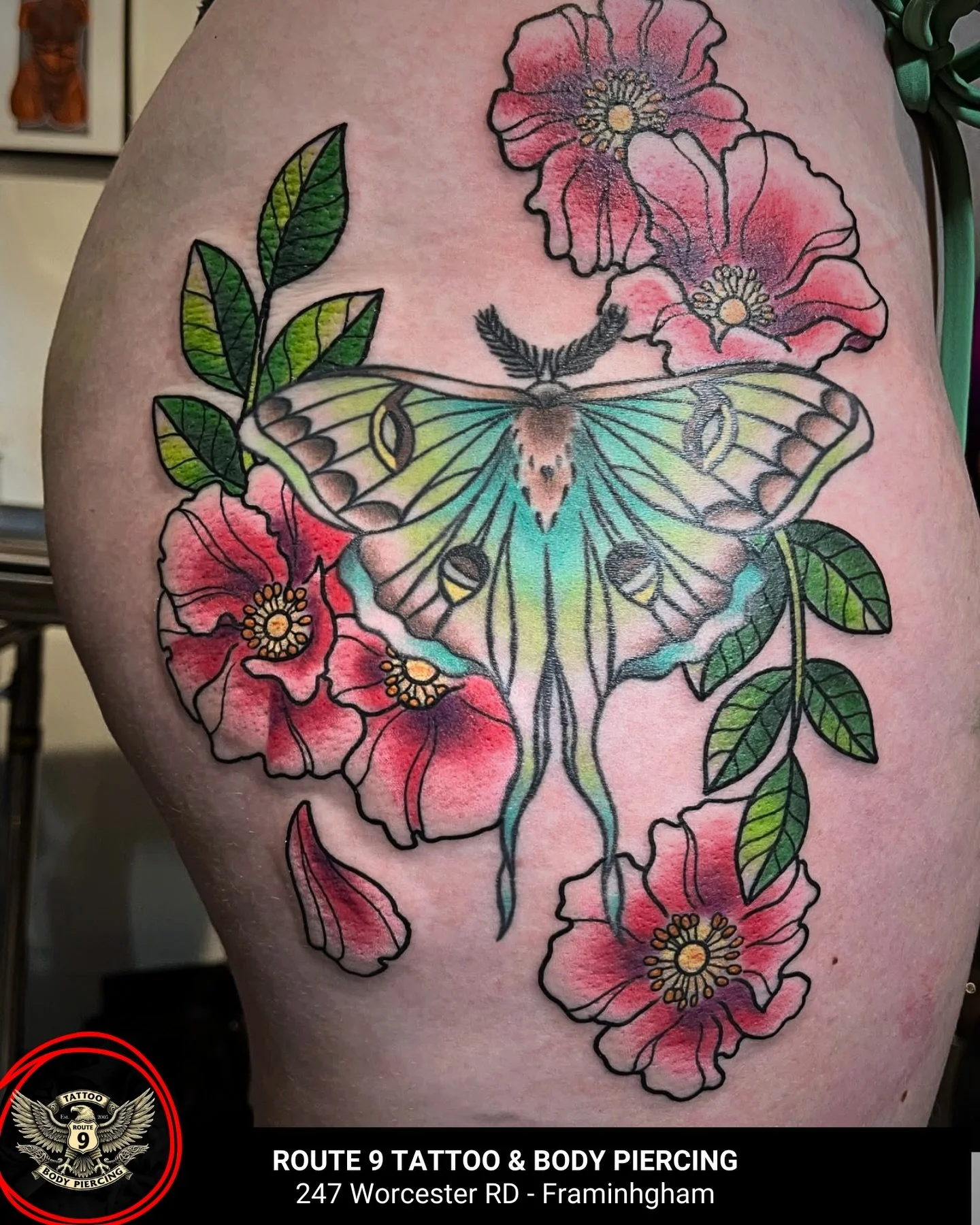 Metamorphosis in full bloom. 🌙✨🌹

This Luna moth is fully healed&hellip; soft, luminous, and beautifully settled into the skin. @jessp_tattoo took it a step further by adding these bold roses, creating the perfect frame and transforming the piece i