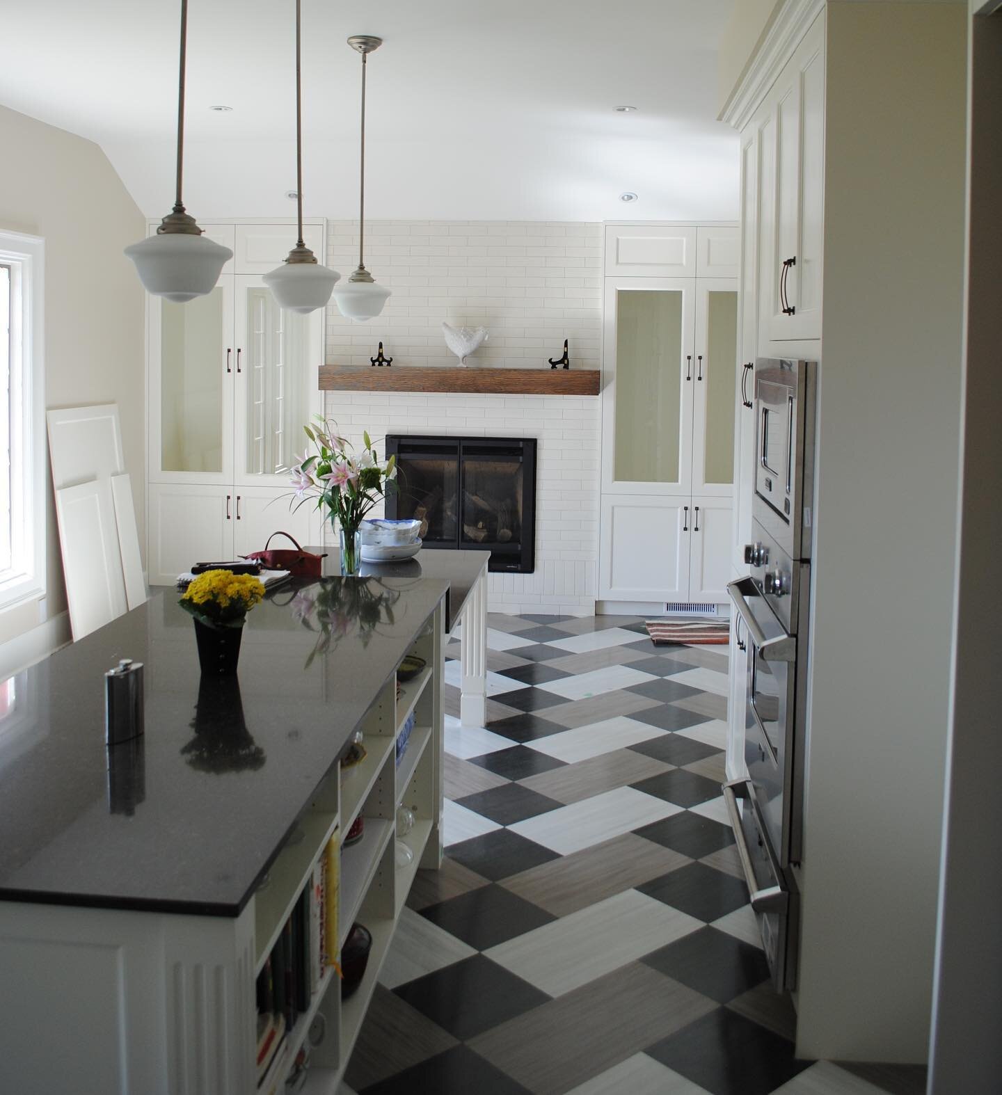 We love the character of this cozy farmhouse kitchen. Our all white #ShakerStyle cabinets feel warm and calm, with bold pops coming from the handles and uniquely personal fish tile backsplash. There is lots of space to prep, cook and visit, including