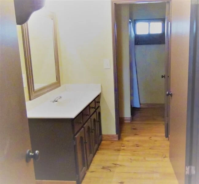 Cabin 10A Restroom.jpeg