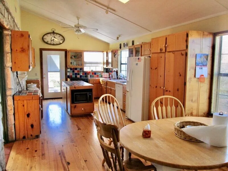 Mountain Laurel Kitchen Area.jpeg