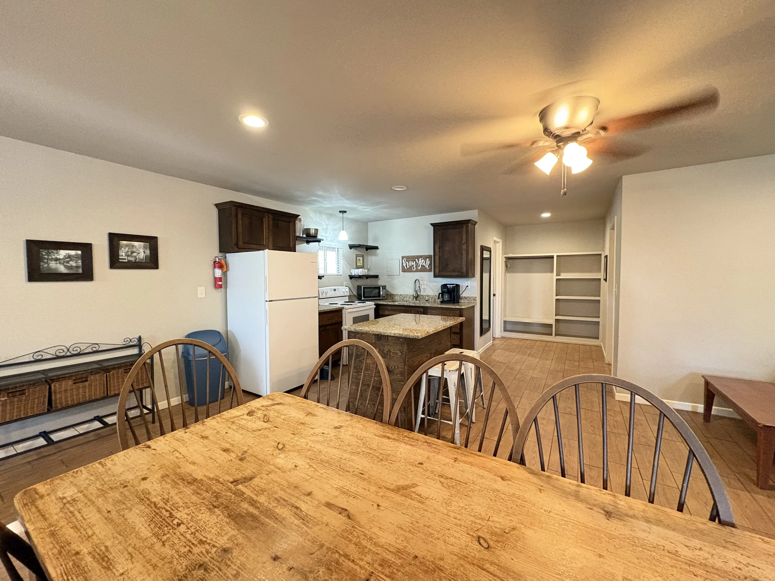 Dining Area.jpeg
