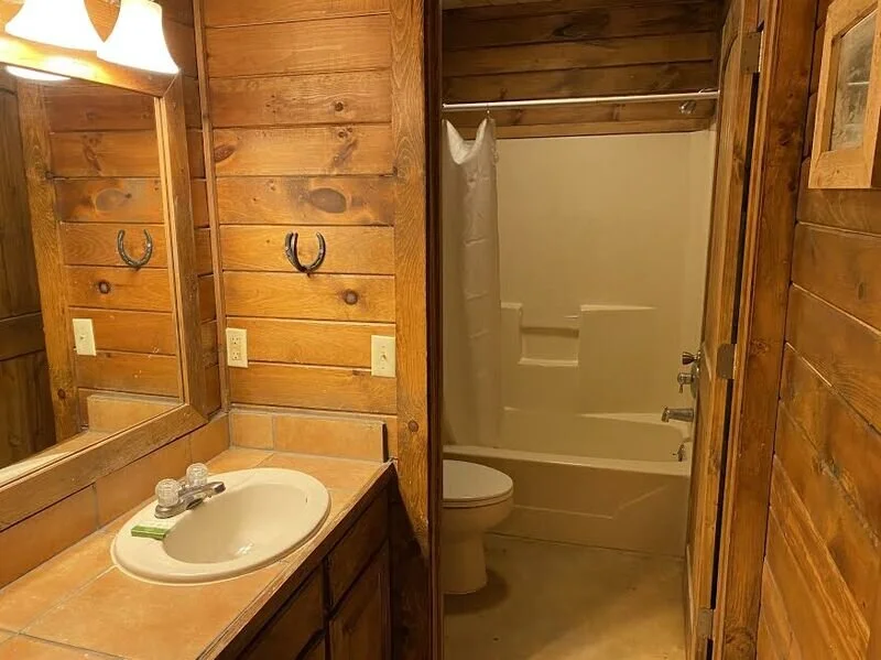 Cabin 18 Restroom 2.jpeg