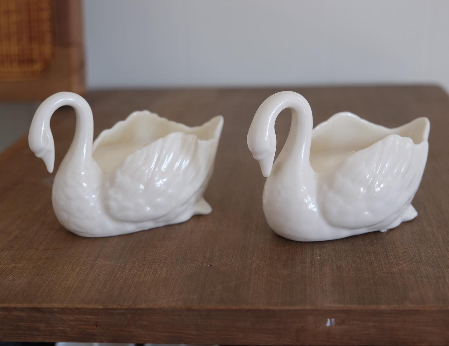 2 AVAILABLE - little white ceramic swans! $14 each plus shipping. Comment SOLD to claim! #sollysundriesavail