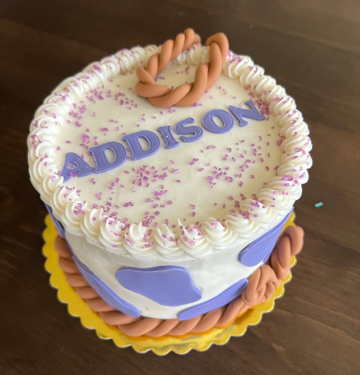 Yee-haw! A fabulous cowgirl cake from Three Cherries on Top (check her out, she was just on Wizards in Baking👏)!

#fosterfete 
#celebrateeverything