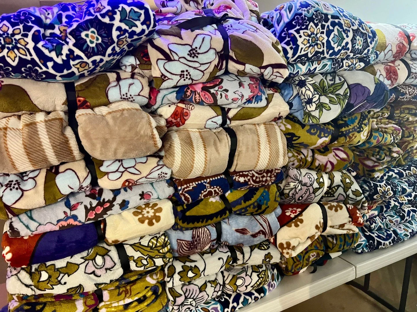 So thankful to Vera Bradley for loading us up with over 100 fleece blankets! Such an amazing gift for our teen girls! 💕

#fosterfete 
#celebrateeverything 
#fiveyearsfivehundred