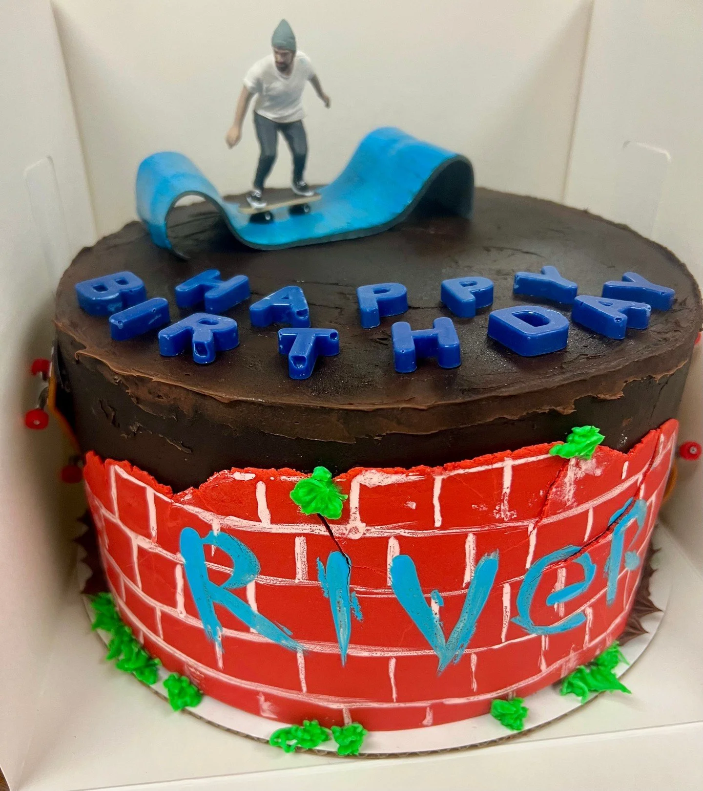The coolest cake for River! 🛹

#fosterfete 
#celebrateeverything 
#fiveyearsfivehundred