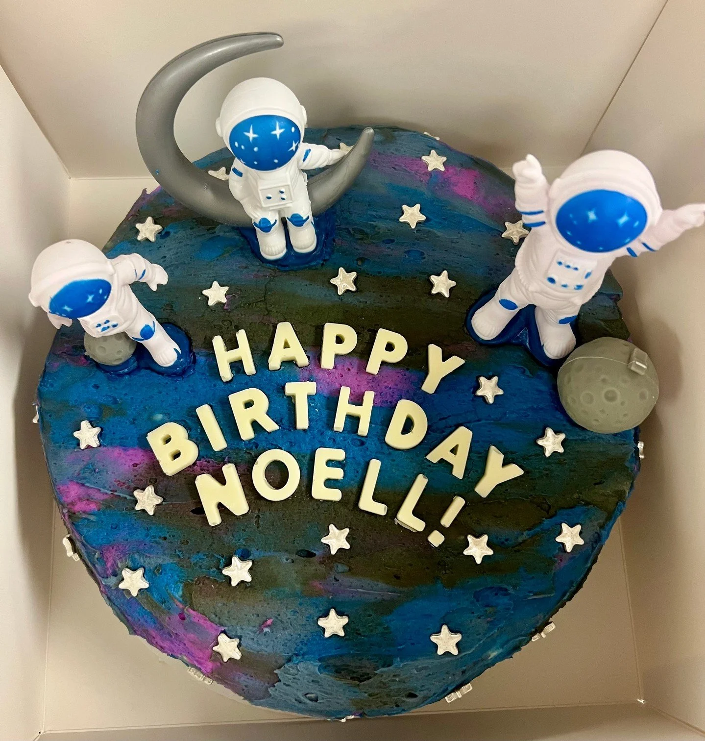 Another out of this world cake! 🪐🌏

#fosterfete 
#celebrateeverything 
#fiveyearsfivehundred