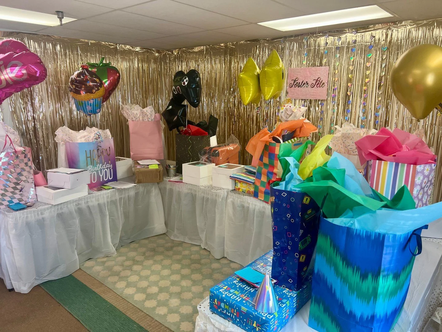 We ❤️ pick up days! Transforms the warehouse into a celebration!

#fosterfete 
#celebrateeverything 
#fiveyearsfivehundred