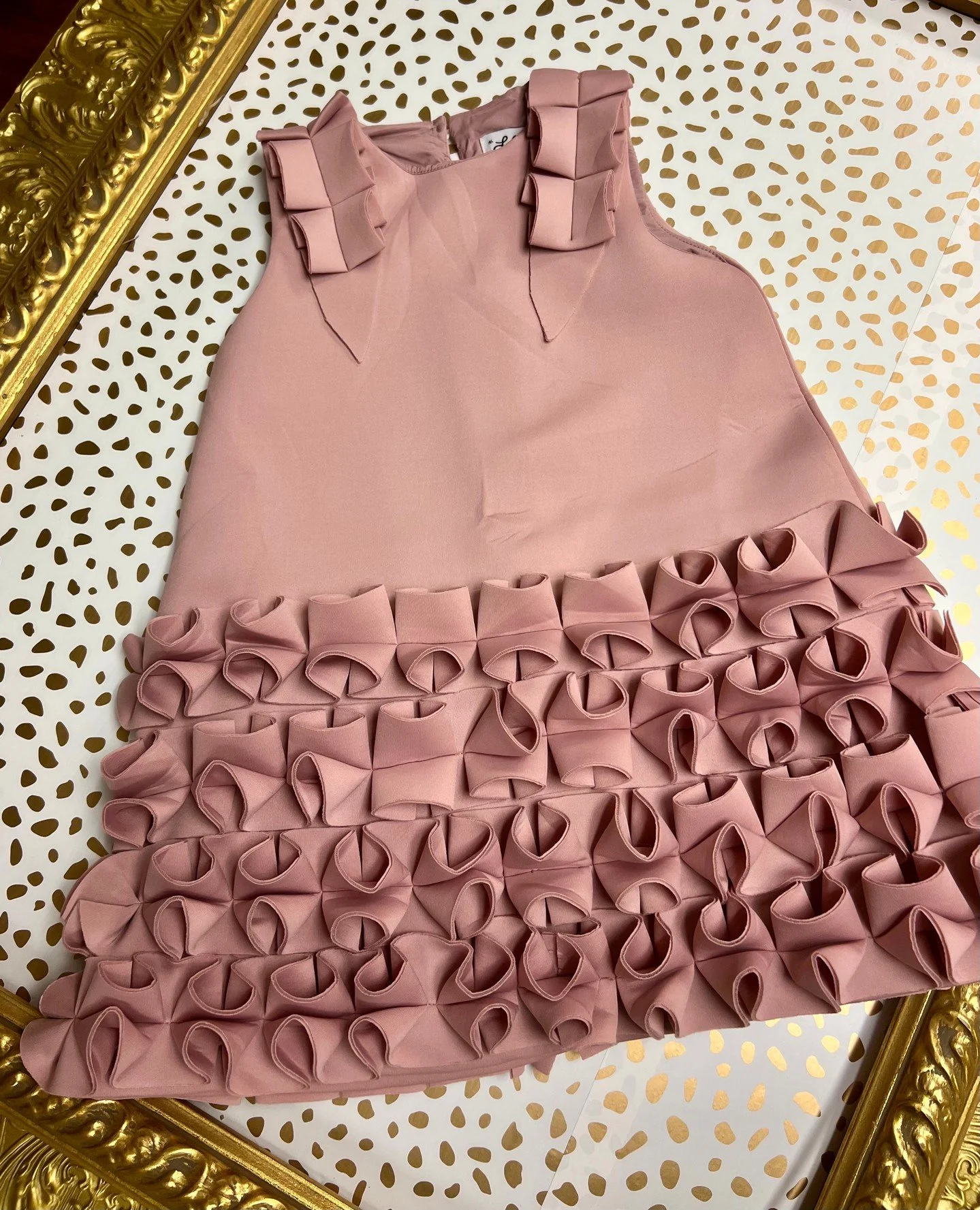 Lola &amp; The Boys&rsquo; Dresses are just so unique - we want them in our size! 💓

#fosterfete 
#celebrateeverything 
#fiveyearsfivehundred