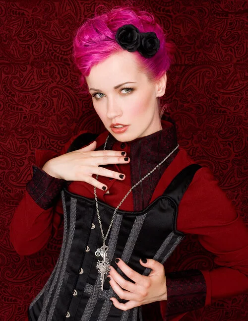 Cover and Editorial for Auxiliary Magazine Aug/Sept 2011
Photography by Jennifer link
Fashion Artist: Meagan Hendrickson
Makeup Artist: Andrea Loracce
Hair Styist: Erin Moser