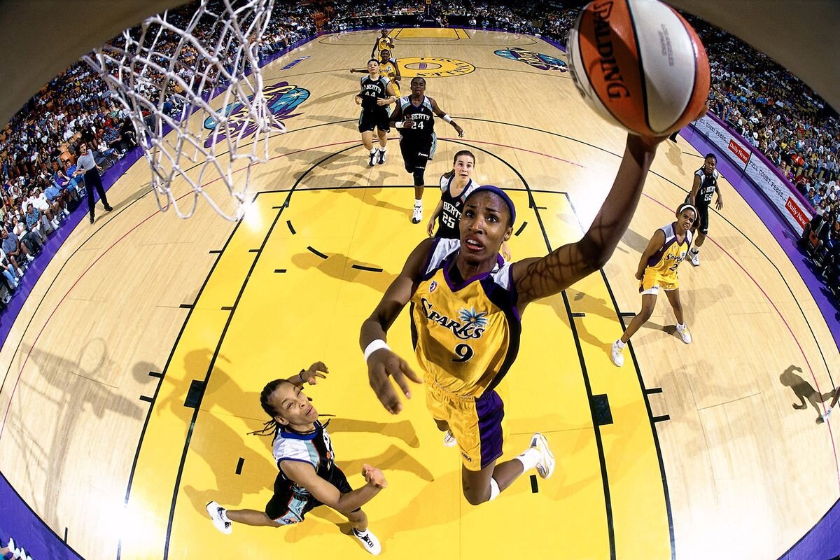 Lisa Leslie - WNBA - LA Sparks - The Femme Fatale - First WNBA Dunk -  Center — Recognize