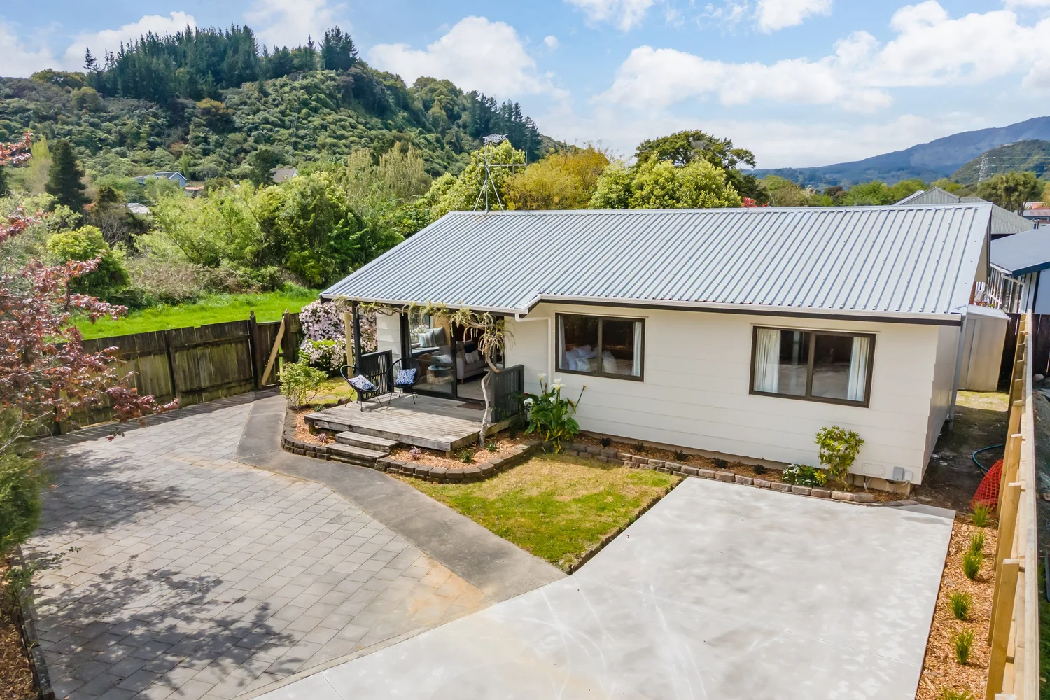 33b Gemstone Drive — Team Ledger Real Estate Harcourts Hutt Valley
