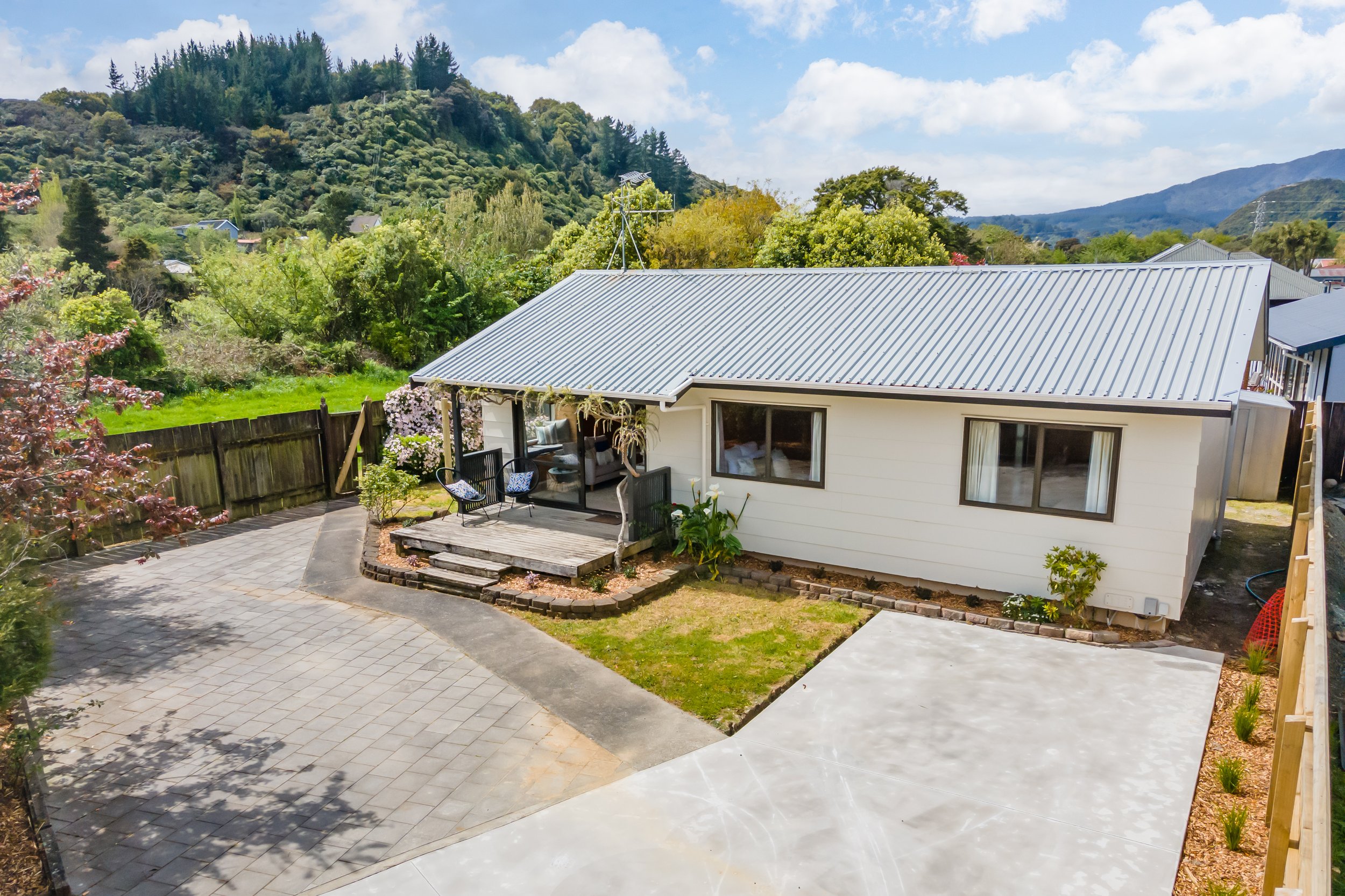 33b Gemstone Drive — Team Ledger Real Estate Harcourts Hutt Valley