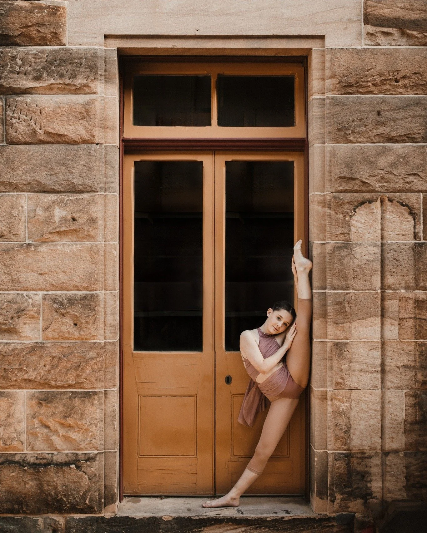 I have quite a few dance shoots coming up in Spring this year that I'm so excited about! If you are wanting to get in this year it's a good time to get in touch and we can have a chat. Whether it be iconic Sydney backdrops, old wooden doors or out in