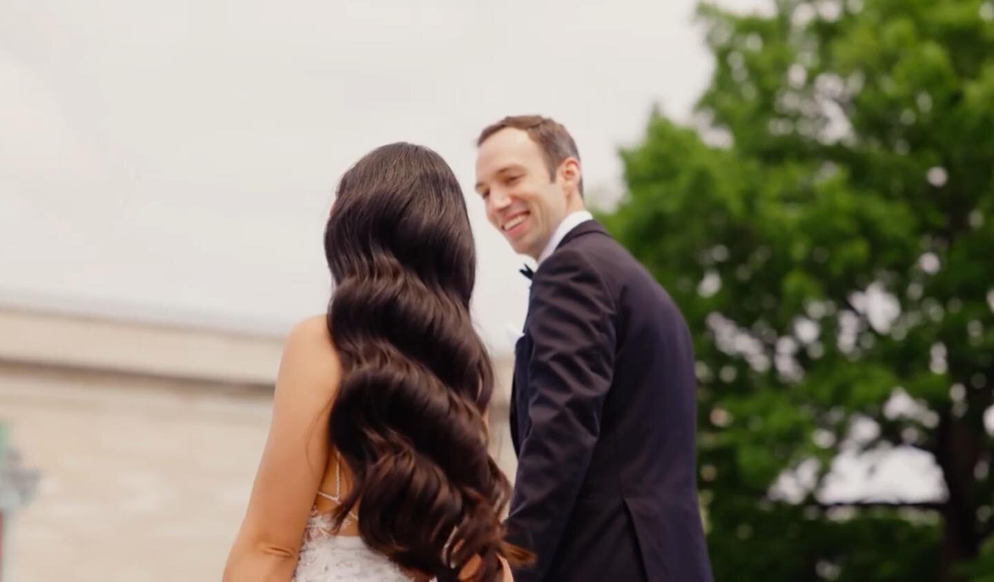 A still photo from @jaredhowellphotography video from our gorgeous bride Thao-Vi!! Completely obsessed with these waves 😍😍😍 ⁣
.⁣
.⁣
.⁣
.⁣
.⁣
#cakesofinstagram #cleveland #clevelandohio #clevelandwedding #clevelandweddingphotographer #clevelandwedd