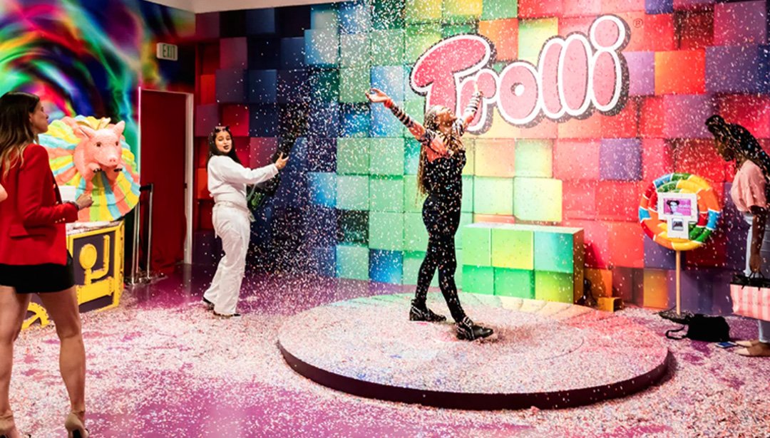 MarkJMorris-candytopia_Trolli Photo Op2.jpg