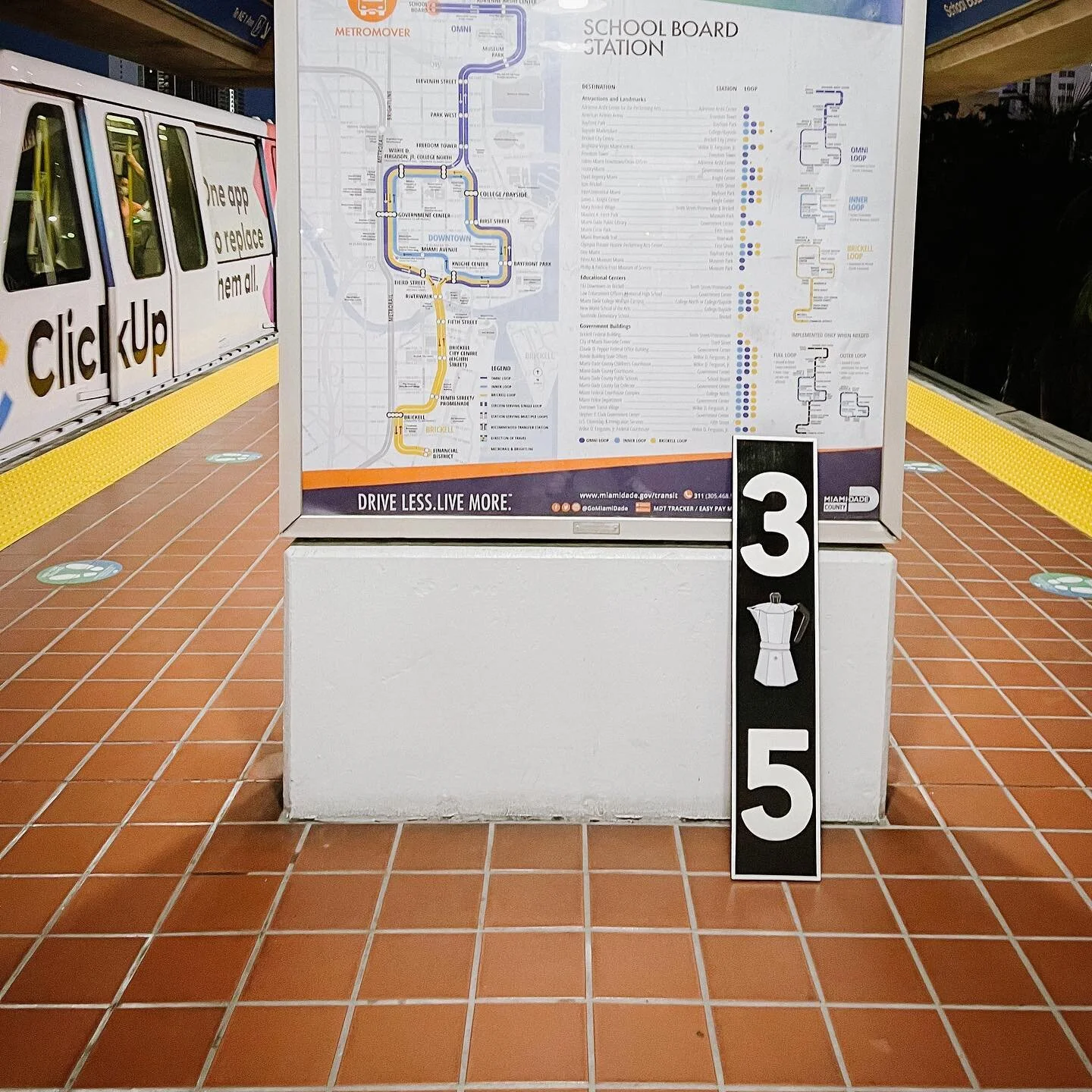 Who else started their morning with a cafecito? 🙋🏻&zwj;♀️ 

Head on over to our website to get a Cafetera cutout and add our latest drop to your collection! 

#miamievents #miami #305 #miamimarket #marketformakersmiami #shopmiami #miamithings #cafe