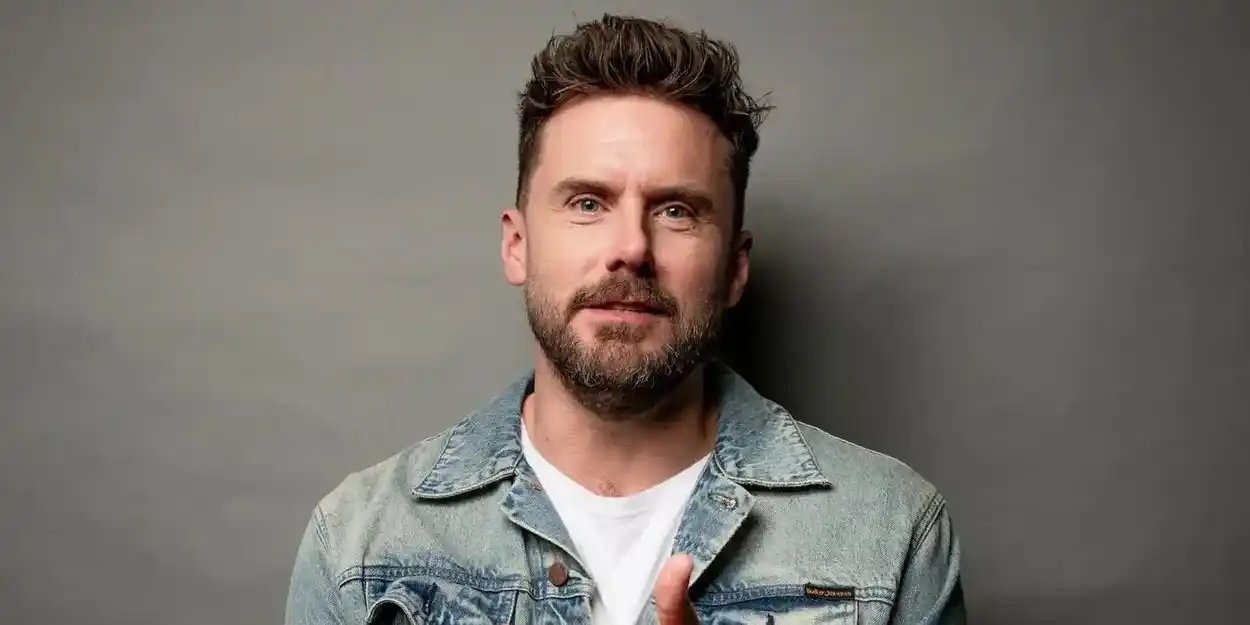 Portrait of comedian DAVE THORNTON