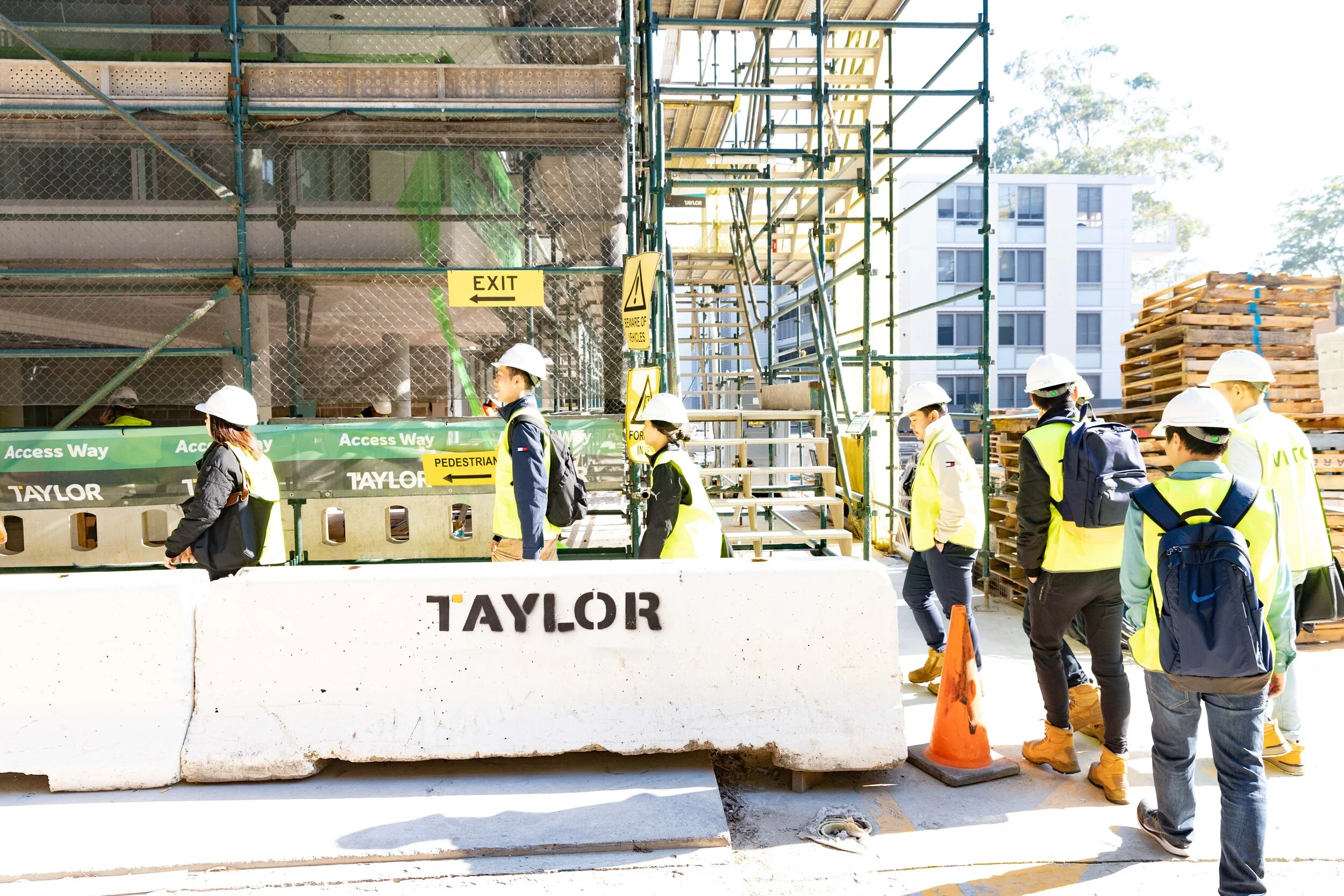 TAYLOR GRADUATES NORMANHURST-36.jpg