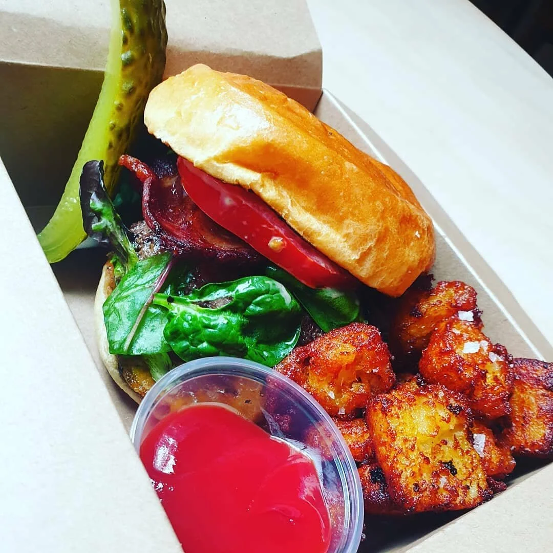 Let us sort you out with dinner tonight. Smash burgers and wings? Gwan. Treat yourself! 

Order via JustEat 

#fridaytreats #dublineats #dublinfoodie #smashburger #tatertots #justeat #dinneronus