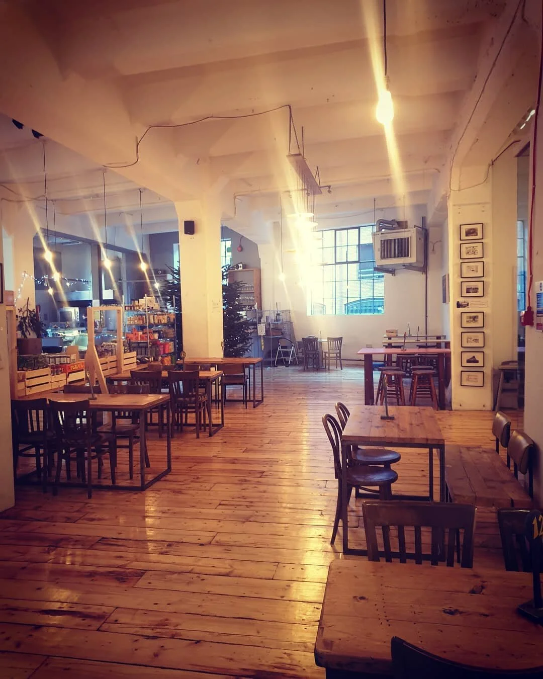 Okay DON'T FREAK OUT..but..BLAS IS BACK BBY 😆

 🥰 
#sit #onchairs #finally #getcosy #christmas #crispymorning