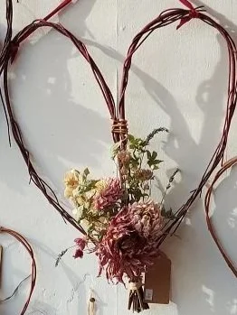 Dried+flower+hearts+in+sun.jpg
