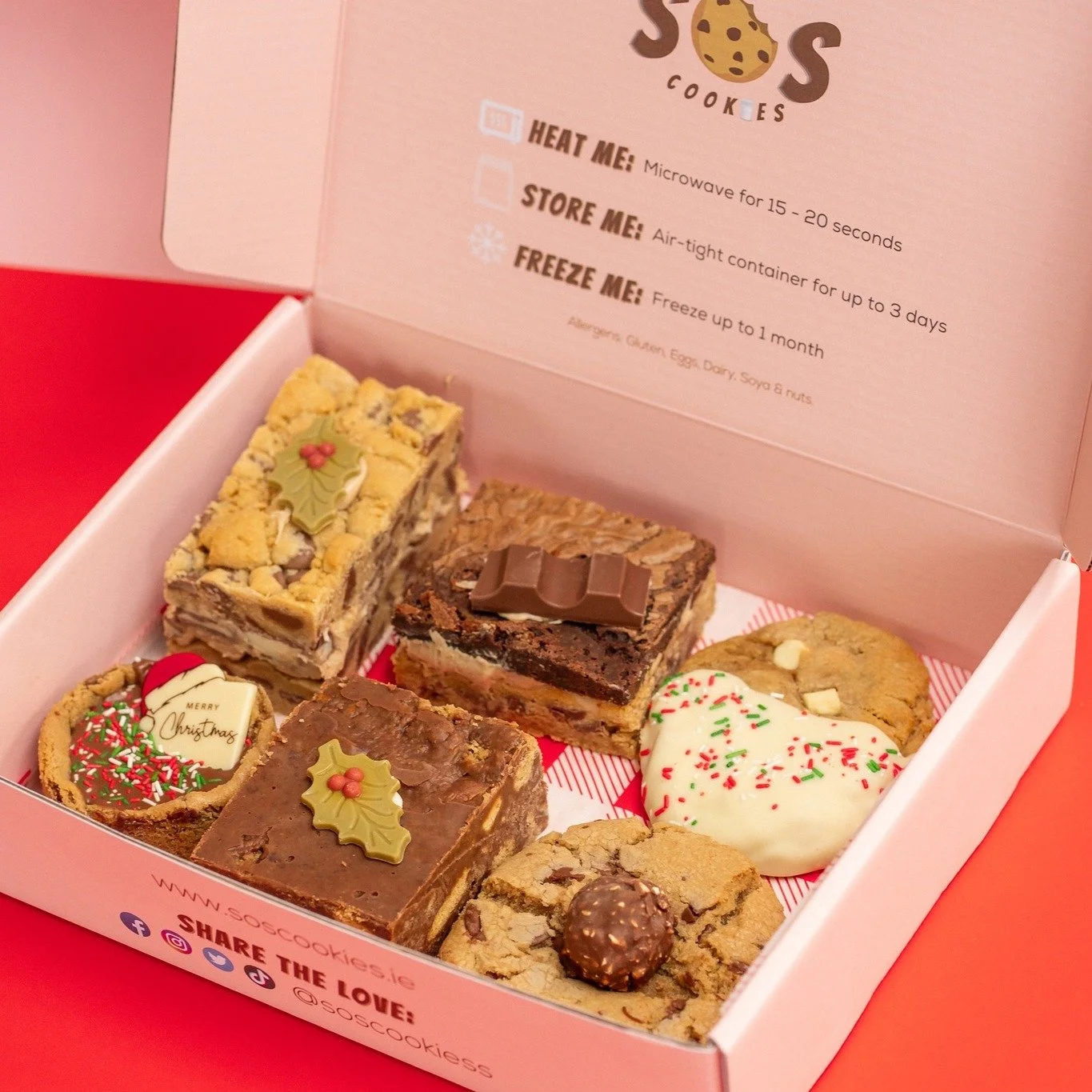 🎄✨ Luxury, baked to perfection! 🍪 Spoil yourself or someone special with our indulgent Christmas Cookie Box. Packed with festive treats that taste as good as they look. 💝 Order yours today! 🎁