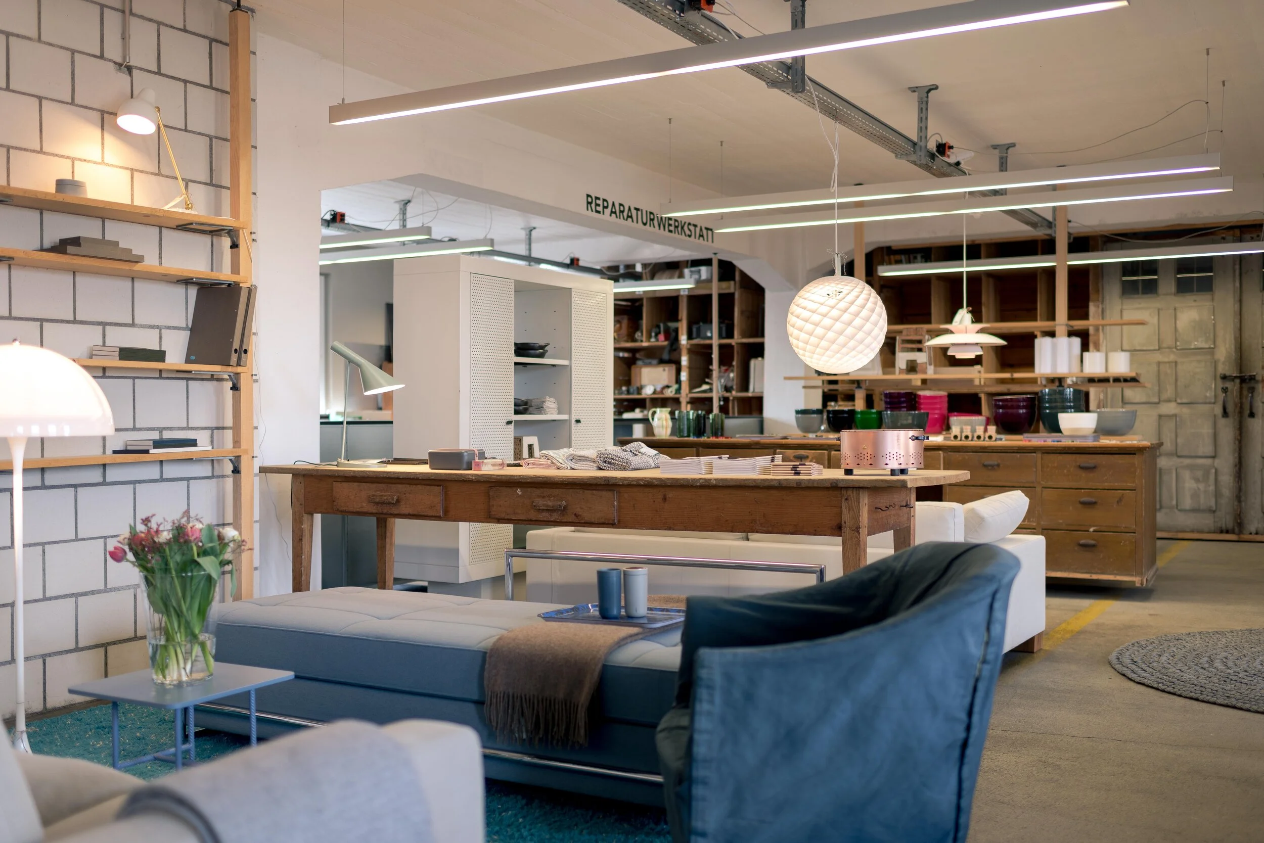 Quadrat_17_Möbel und ShopInShop.JPG