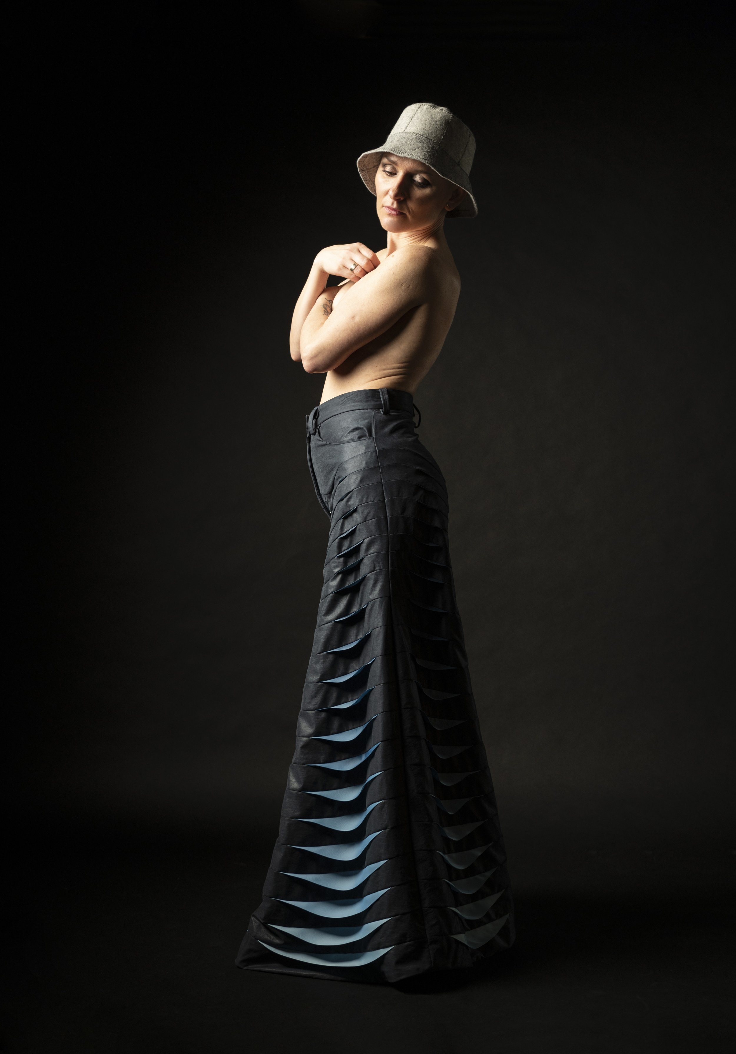 Sound! collection flares and Os-cut bucket hat