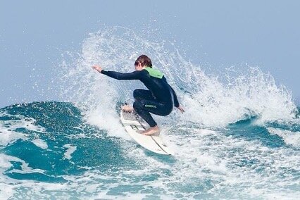 🌀Un poco de #surfing de la mano de @chus__carvajal y su c&aacute;mara 📸.

🏄🏽 @luquitas_surf 
🏄🏽&zwj;♂️ @_lufecu 

#surf #surfasturias #equipodecompeticion #competisteam #olasmyl #somosmylsurfers #competition #surfphotography #surfporn #surfsanx