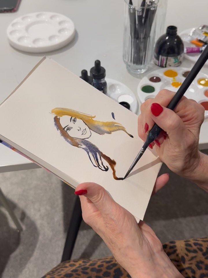 Thank you @dune_london for having me draw at your amazing store manager event - so wonderful to meet you all. It was a special event full of bonding &amp; fun, and loved capturing everyone in your gorgeous brand colours. 
#duniverse #dunelondon #live