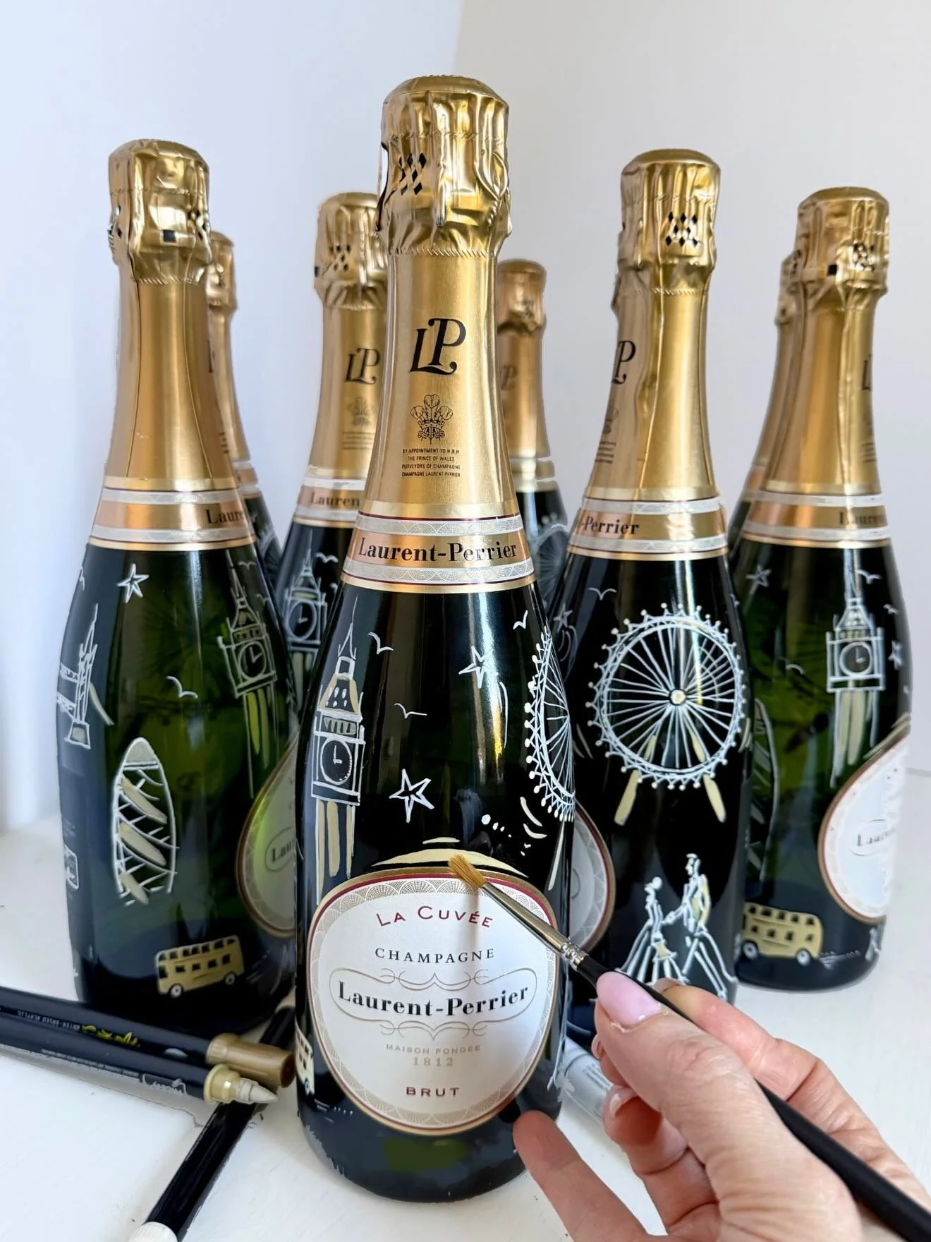 So grateful &amp; loved customising these La Cuv&eacute;e champagne Laurent - Perrier bottles for three private events for a luxury brand.  The design was inspired by London&rsquo;s iconic buildings. 
#liveeventartistlondon #liveeventillustration #ev