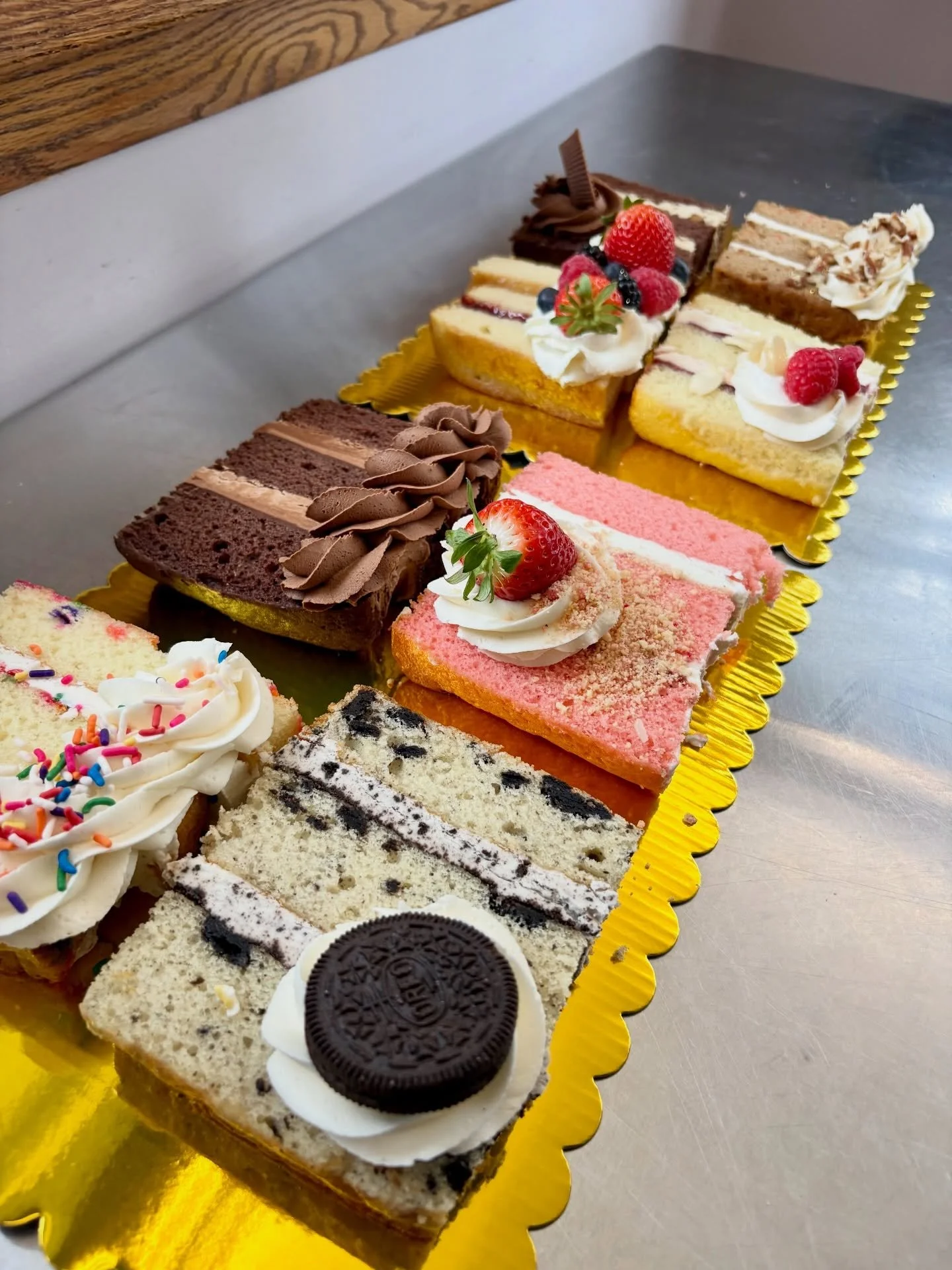 .
Spring Cake Sampler

Carrot
Oreo
Birthday Confetti
Italian Wedding
Strawberry Crunch
Chocolate Ganache
Lemon Berry
Peanut Butter Cup

#dessertdelivery 
#tfpbs 
#thefrontporchbakeshop 
#cakesamplerbox 
#fromourporchtoyours