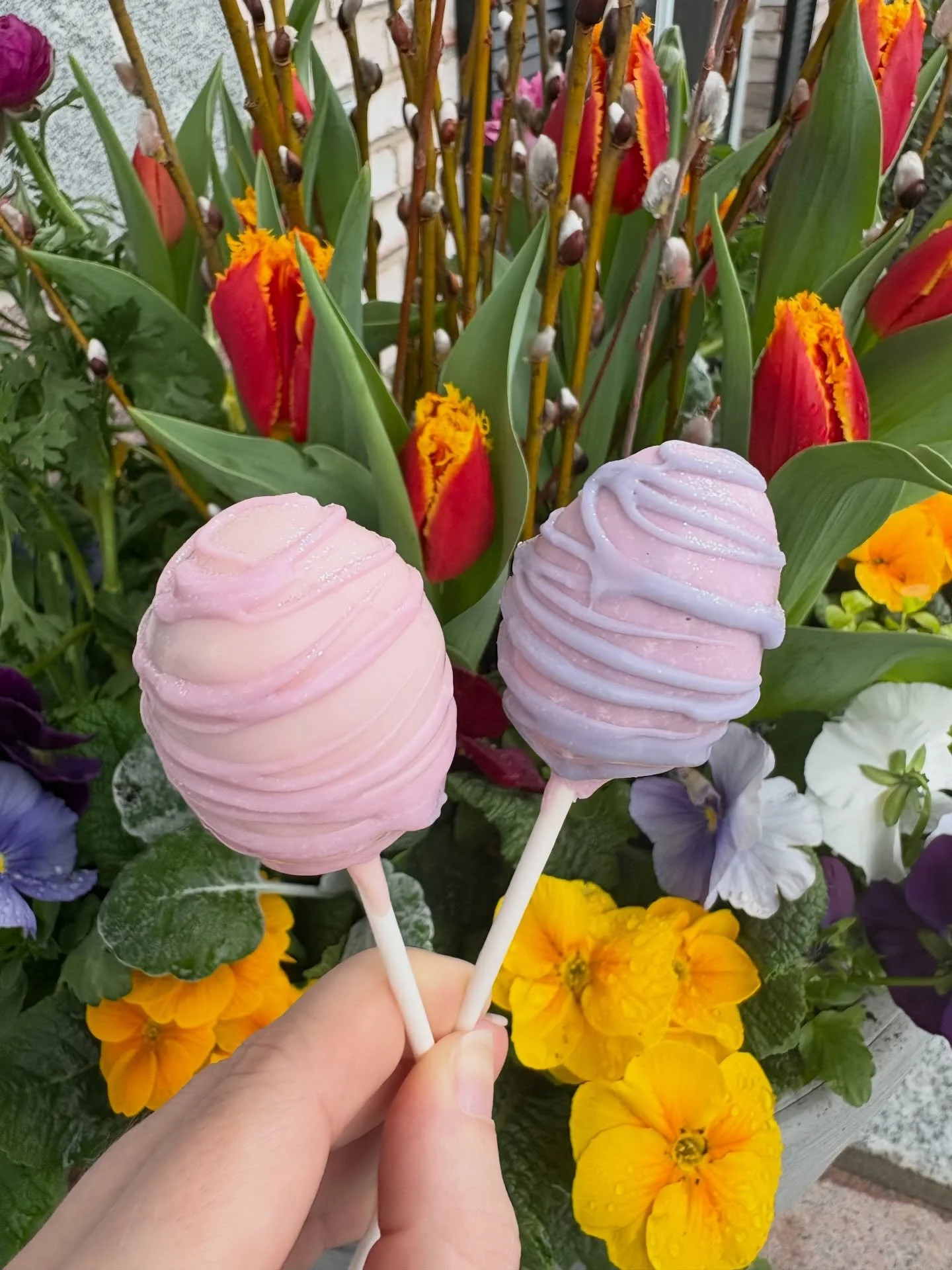 .
Spring Cake Pops 🌷

#dessertdelivery 
#tfpbs 
#thefrontporchbakeshop 
#eastereggcakepops 
#fromourporchtoyours