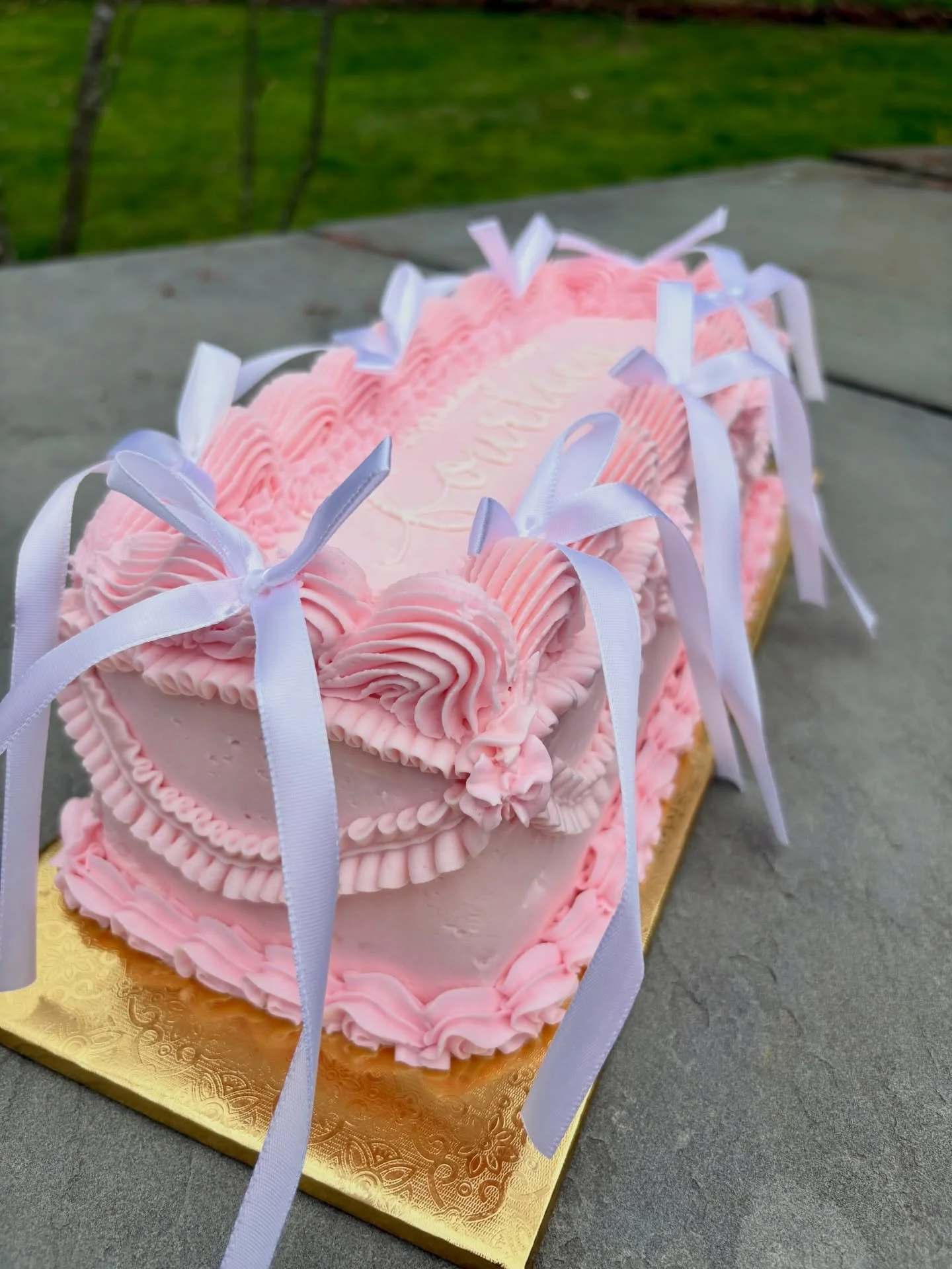 Trending&hellip;

Bar Cakes are HERE and they are making a statement 🎀 Add one to your special summer occasion. 

Great for birthdays, graduations, showers, religious occasions and even&hellip;weddings!

Order online. Link in profile 👆🏼

#dessertd