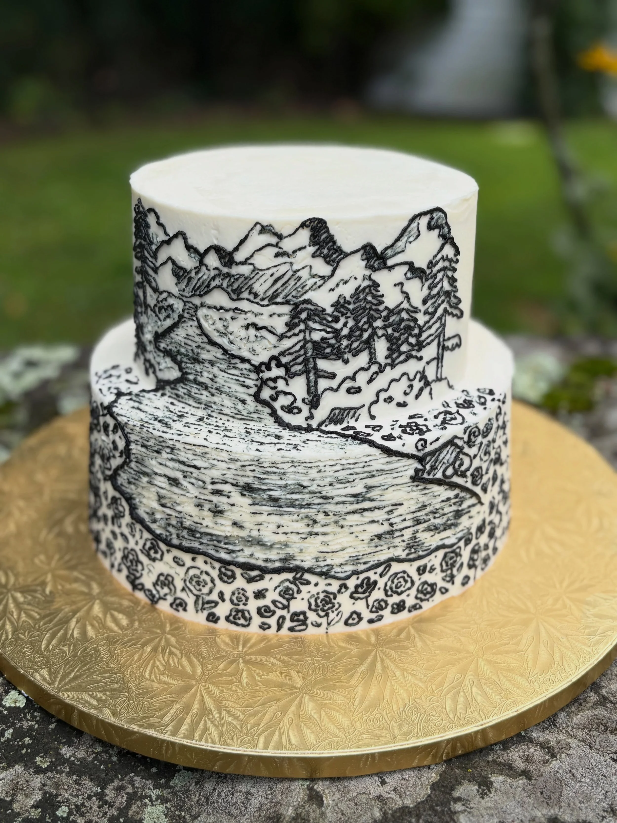 ✨
This hand piped beauty deserves a permanent place on the feed. This design was drawn to match the couple&rsquo;s invitation. 

We are booked for weddings the rest of 2026 but have many available dates in 2027 and 2028. 

Email us to find out more a