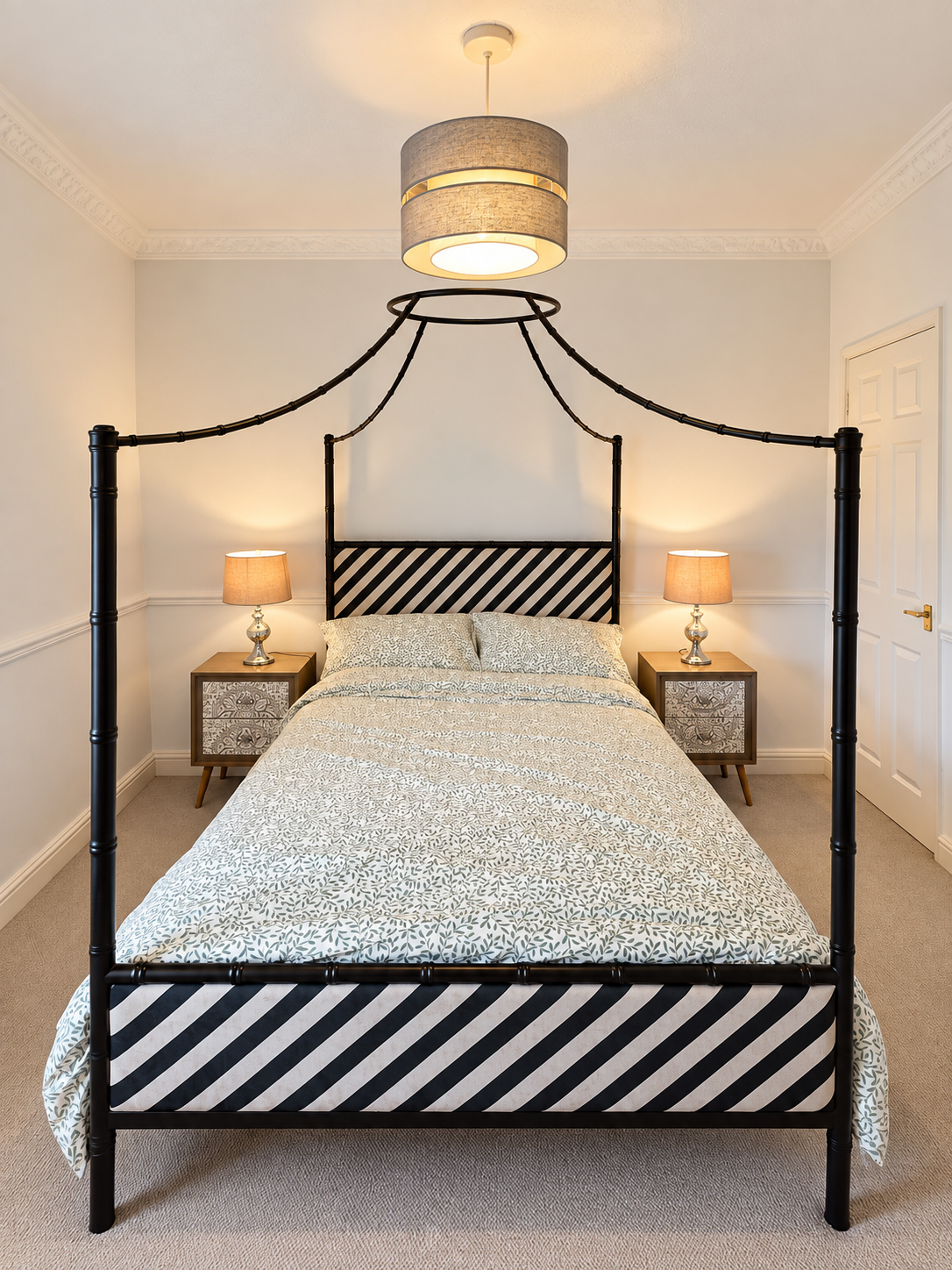 Airbnb_01_Bedroom_Front.png