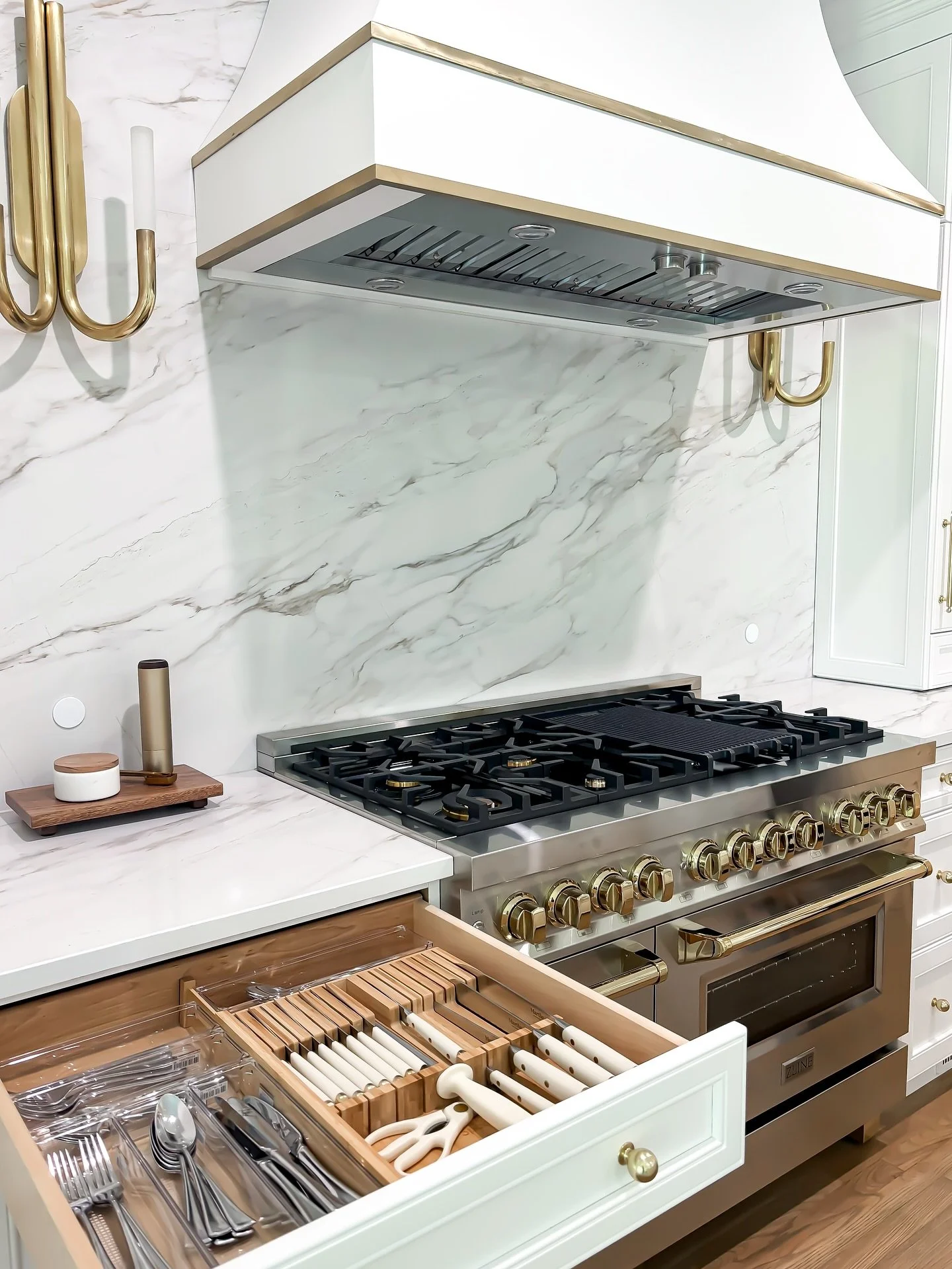 Our home organization services are the cherry on top of every beautiful kitchen renovation &mdash; turning a designer&rsquo;s vision into a space that functions as flawlessly as it looks. 

From the inside out, every drawer, shelf, and system is thou