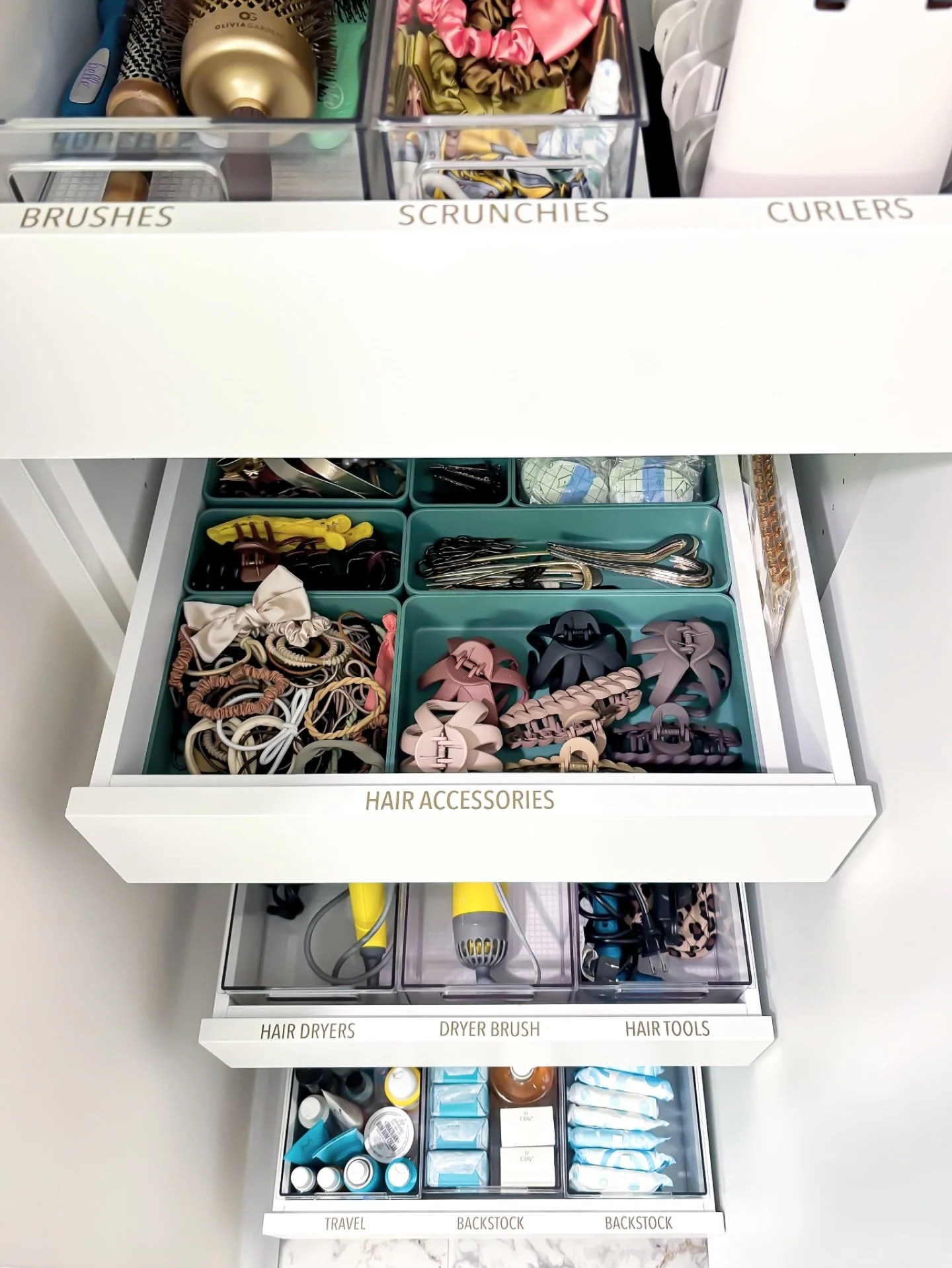 Elevated drawers, elevated mornings. ✨ 

When every brush, clip, and scrunchie has a designated home, your beauty routine becomes the most enjoyable part of your day. 

This custom glam station brings boutique-level bathroom organization to your dail