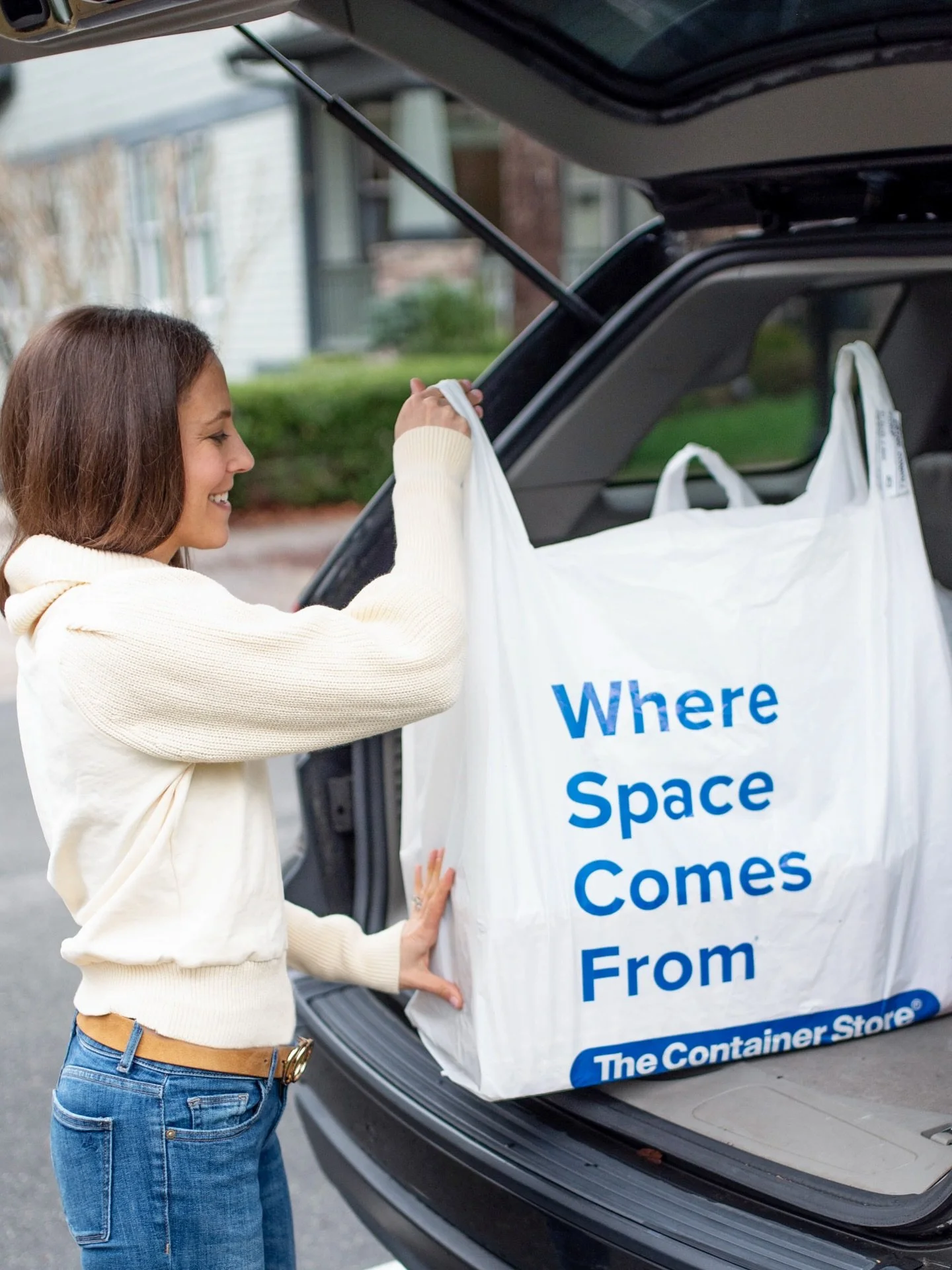 Driving around donations in your trunk for 3 weeks? Don&rsquo;t know her.

Our team doesn&rsquo;t just organize&mdash;we finish the process. We sort, edit, and make sure donations actually leave your car and land where they belong, so your home (and 