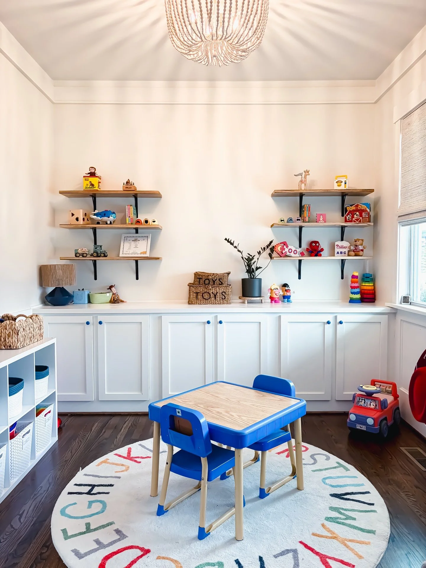 ✨ Small Playroom. Big Possibilities. ✨

This little boy&rsquo;s playroom makeover proves you don&rsquo;t need a massive space to create something magical just smart systems, flexible storage, and some sweet, functional decor that grows right alongsid