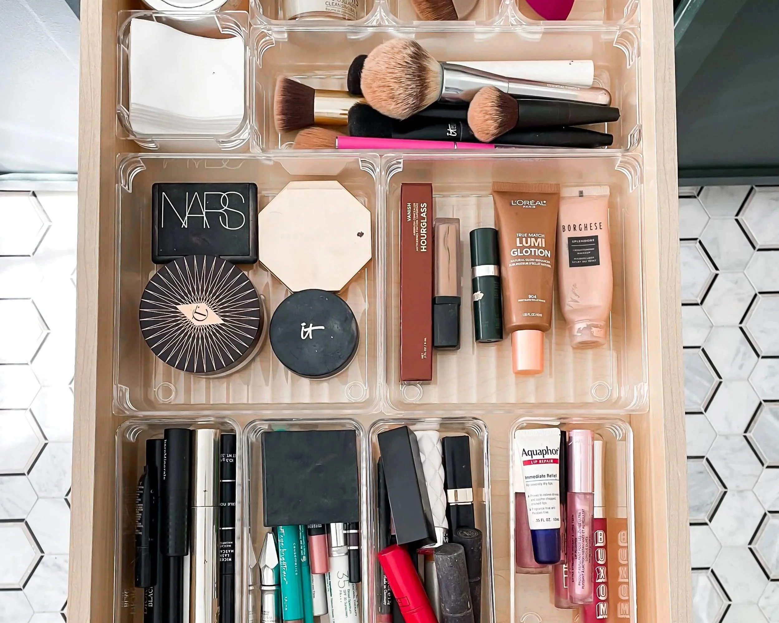 orrganized-makeup-drawer-in-bathroom