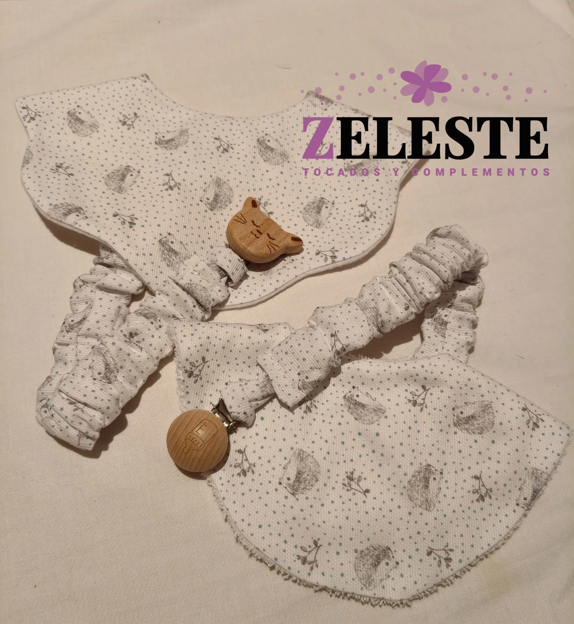 Conjunto de 2 Baberos y 1 Chupetero Md Espinete