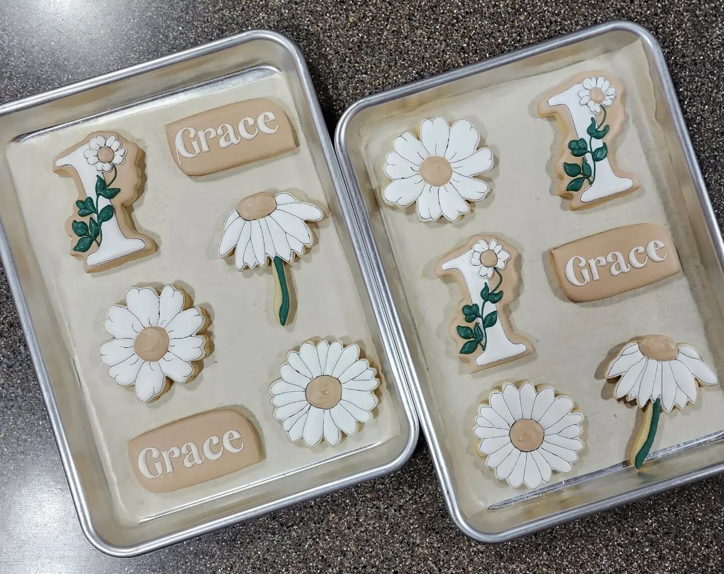 I'm really loving the boho daisy flowers. 😍 
Fun fact! Did you know that while I have waaaaaaay too many cookie cutters, I still like to hand cut sets. In fact, this entire set was hand cut. 

#decoratedcookies #sugarcookies #cookiesofinstagram #coo