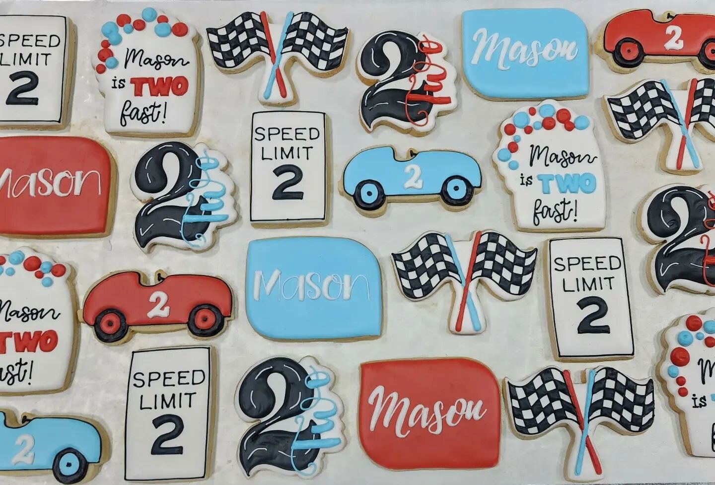 GAH!!! ❤️😍

TWO FAST! 

This is only the 2nd time I've made a Two Fast set of cookies. I LOVE them. 

The colors came out beautifully, I adore working with the @americolor gel colors. I get the exact colors that I want every time. 

If you're in Alb