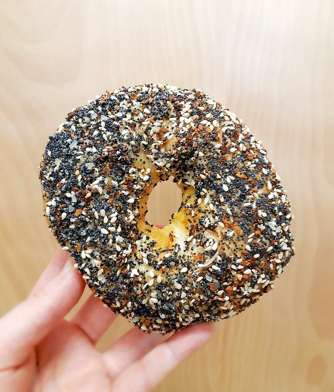 We have everything bagels available today at the restaurant - bag of six for $7.50 🤩🥯