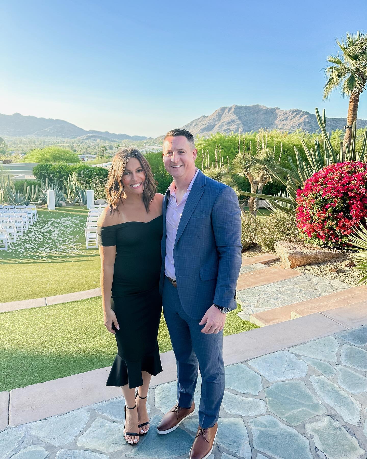 The backdrop didn&rsquo;t suck &mdash;  Congrats to Tori &amp; Lou on a beautiful wedding this past weekend! 💗 

#weddingseason #pregnant #pregnantbelly #mocktailsforme #lbd #destinationwedding #scottsdaleaz #love #travelgram #parentsweekendaway