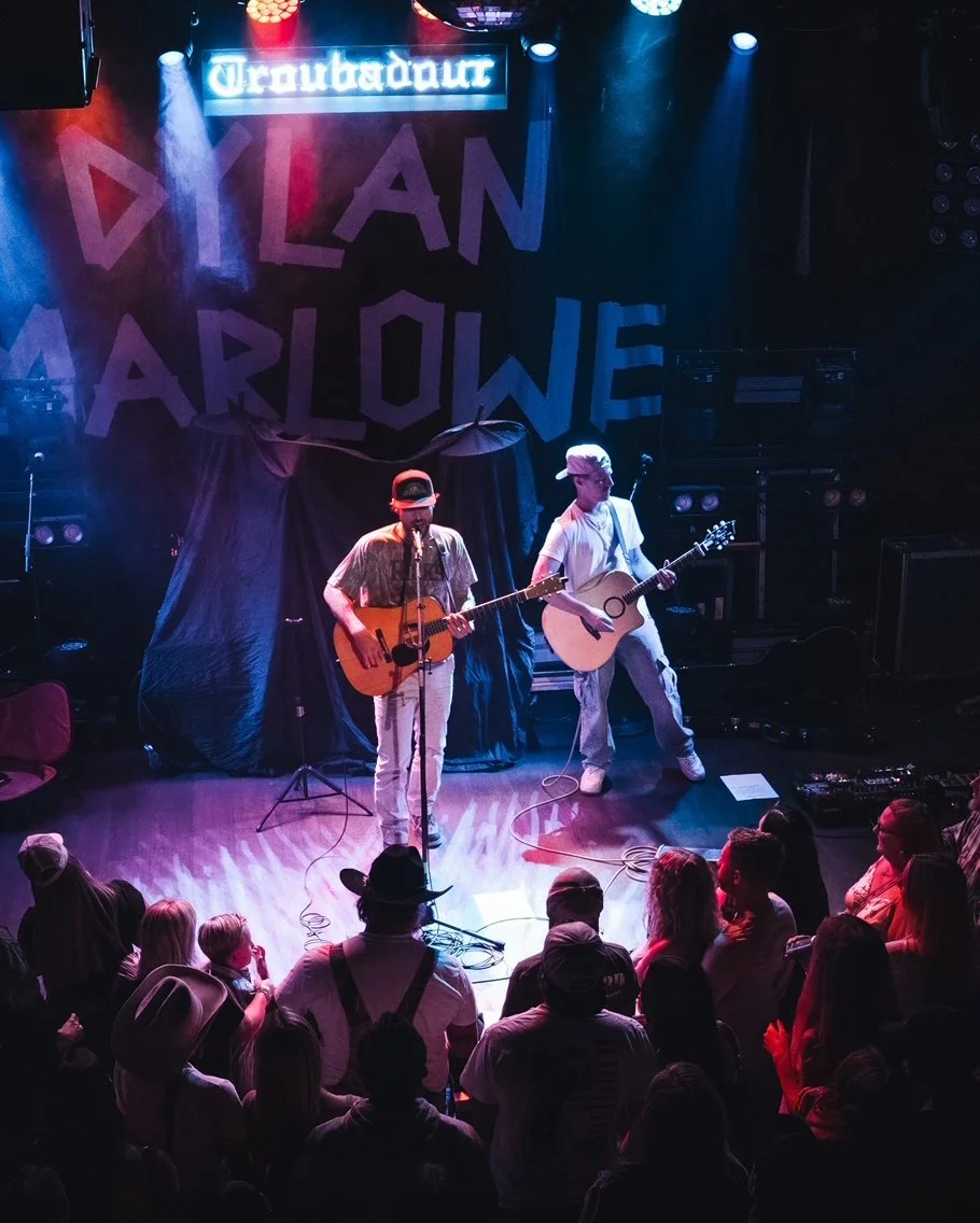 Spotted live at the Troubadour! @_davidmedlin live with @dylanmarlowemusic, playing our Baggs AEG-1 Acousic Electric Guitar live on stage in LA.

📸 Photo by @austinags