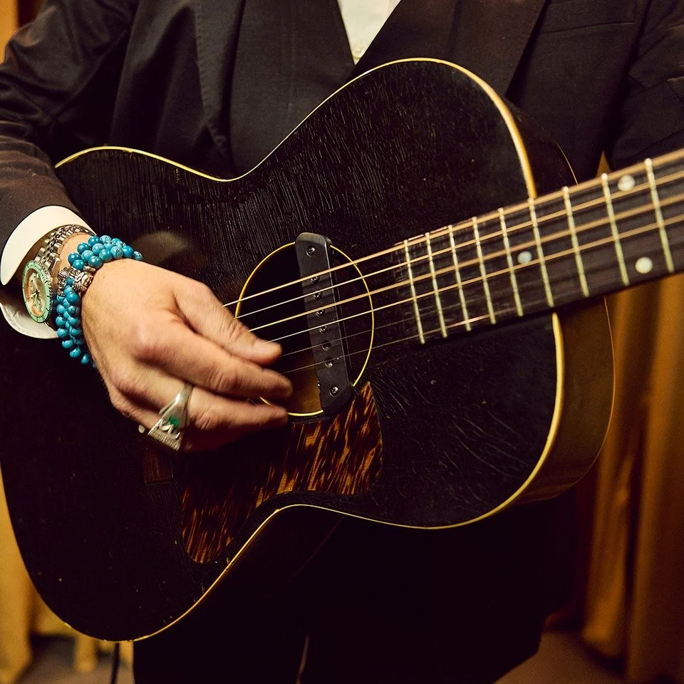 Our session with Jay Buchanan featured our M1 Active pickup, in a special edition black. The M1 Active&rsquo;s plug-and-play design delivers the pure acoustic sound you're looking for to bring your guitar's natural voice to life onstage.

The built-i